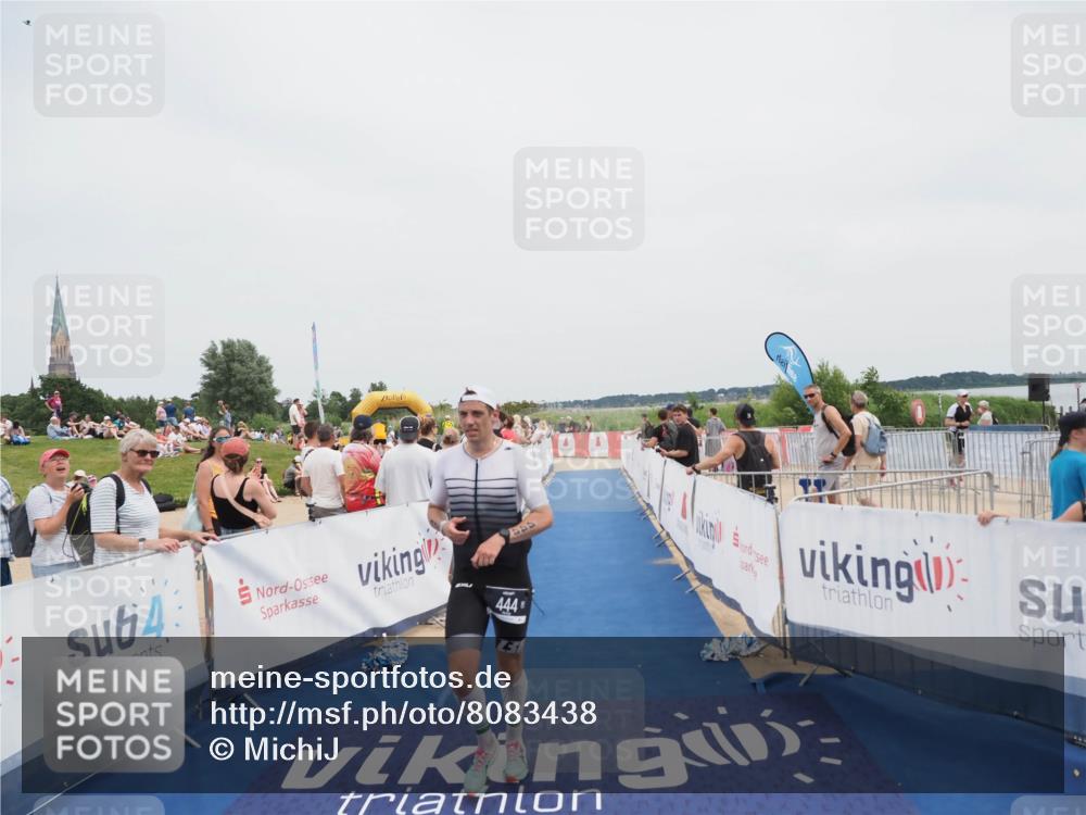 22.06.2025 - Viking Triathlon MichiJ http://msf.ph/oto/8083438 22.06.2025 14:40:44 Ziel 444 meine-sportfotos.de