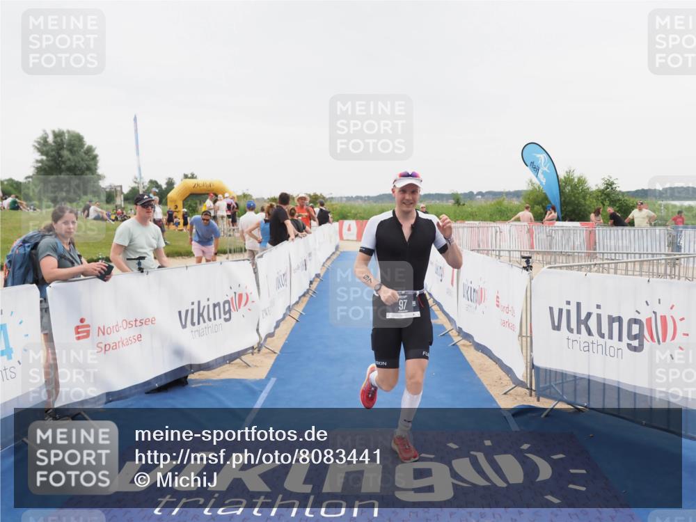 22.06.2025 - Viking Triathlon MichiJ http://msf.ph/oto/8083441 22.06.2025 16:10:01 Ziel 97 meine-sportfotos.de