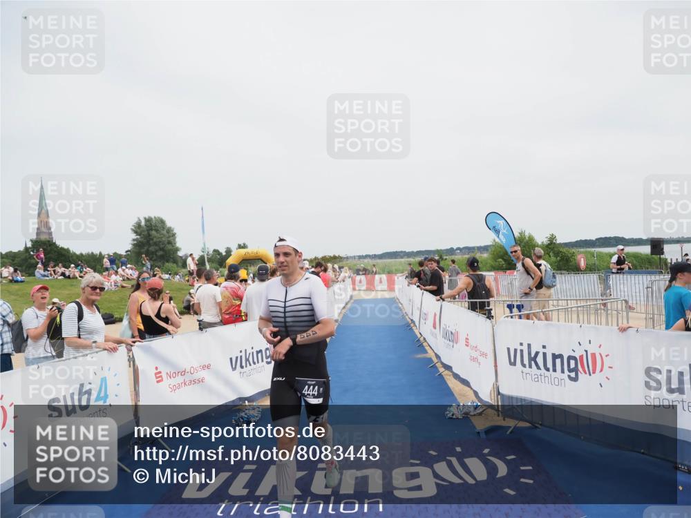 22.06.2025 - Viking Triathlon MichiJ http://msf.ph/oto/8083443 22.06.2025 14:40:44 Ziel 444 meine-sportfotos.de