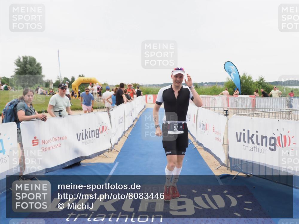 22.06.2025 - Viking Triathlon MichiJ http://msf.ph/oto/8083446 22.06.2025 16:10:01 Ziel 97 meine-sportfotos.de