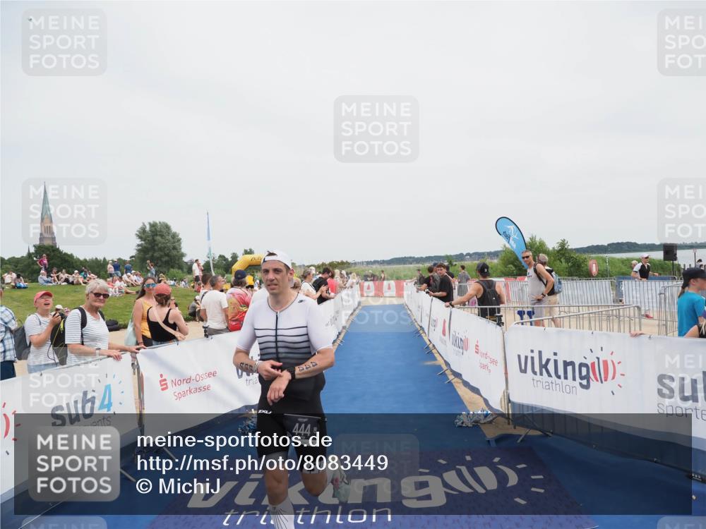 22.06.2025 - Viking Triathlon MichiJ http://msf.ph/oto/8083449 22.06.2025 14:40:44 Ziel 444 meine-sportfotos.de