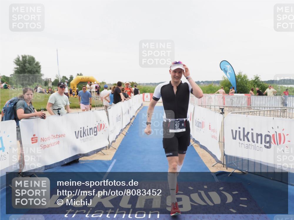 22.06.2025 - Viking Triathlon MichiJ http://msf.ph/oto/8083452 22.06.2025 16:10:01 Ziel 97 meine-sportfotos.de
