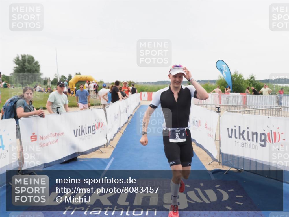 22.06.2025 - Viking Triathlon MichiJ http://msf.ph/oto/8083457 22.06.2025 16:10:01 Ziel 97 meine-sportfotos.de