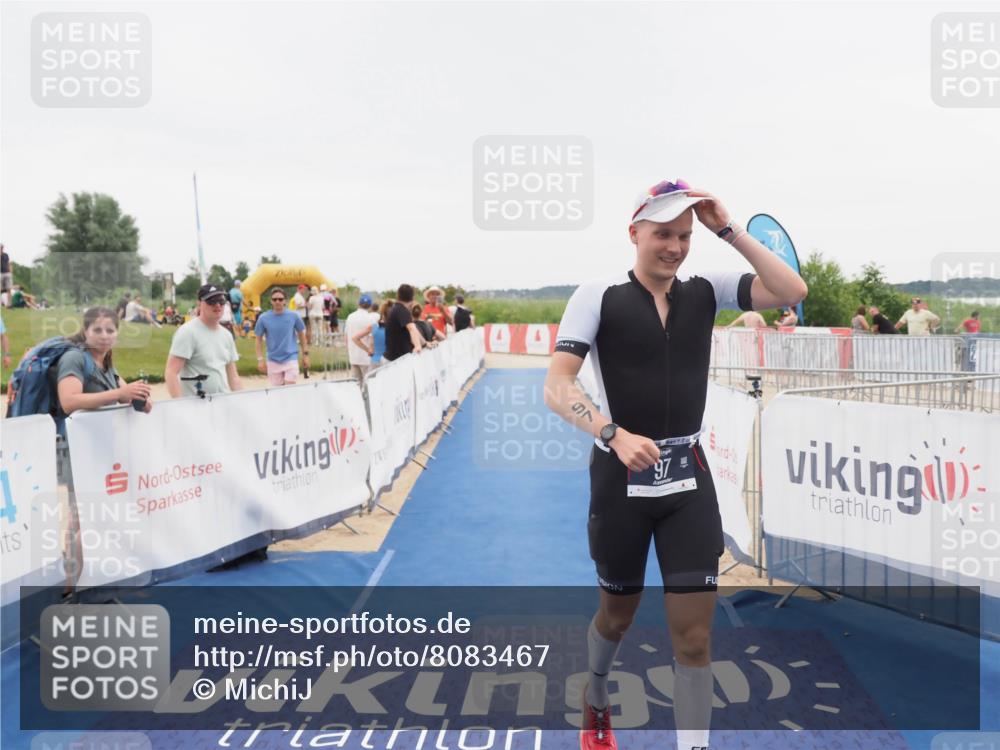22.06.2025 - Viking Triathlon MichiJ http://msf.ph/oto/8083467 22.06.2025 16:10:02 Ziel 97 meine-sportfotos.de