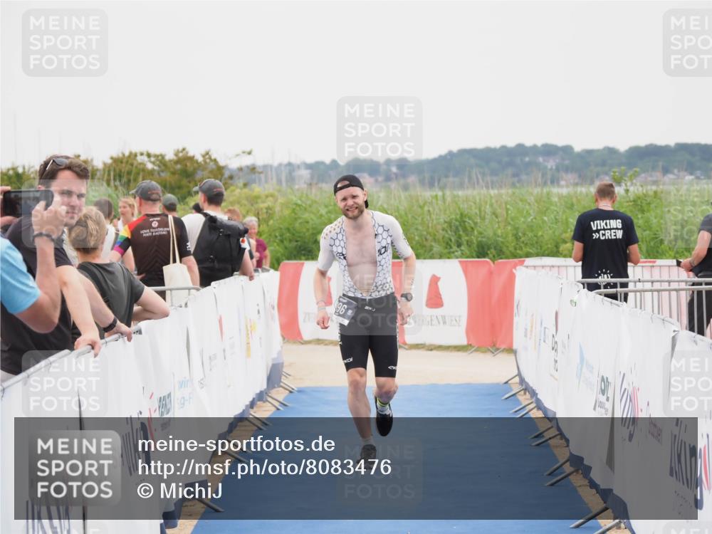 22.06.2025 - Viking Triathlon MichiJ http://msf.ph/oto/8083476 22.06.2025 16:10:21 Ziel 290, 396 meine-sportfotos.de