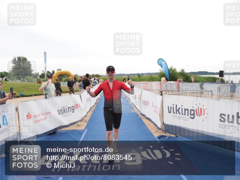22.06.2025 - Viking Triathlon MichiJ http://msf.ph/oto/8083545 22.06.2025 16:17:13 Ziel 106 meine-sportfotos.de