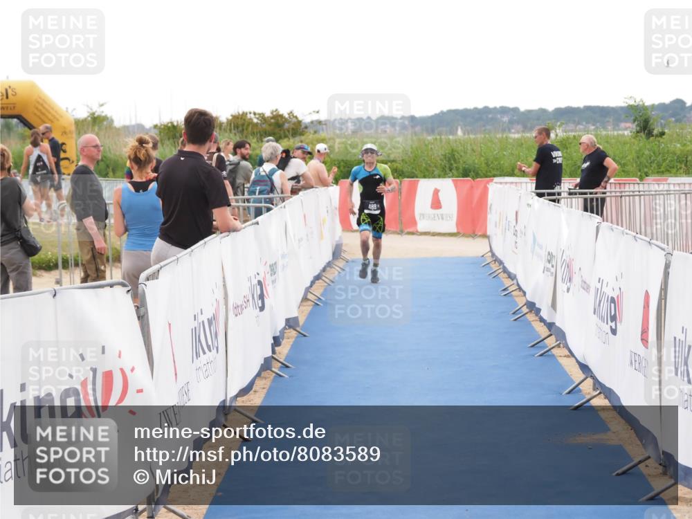 22.06.2025 - Viking Triathlon MichiJ http://msf.ph/oto/8083589 22.06.2025 16:17:38 Ziel 489 meine-sportfotos.de