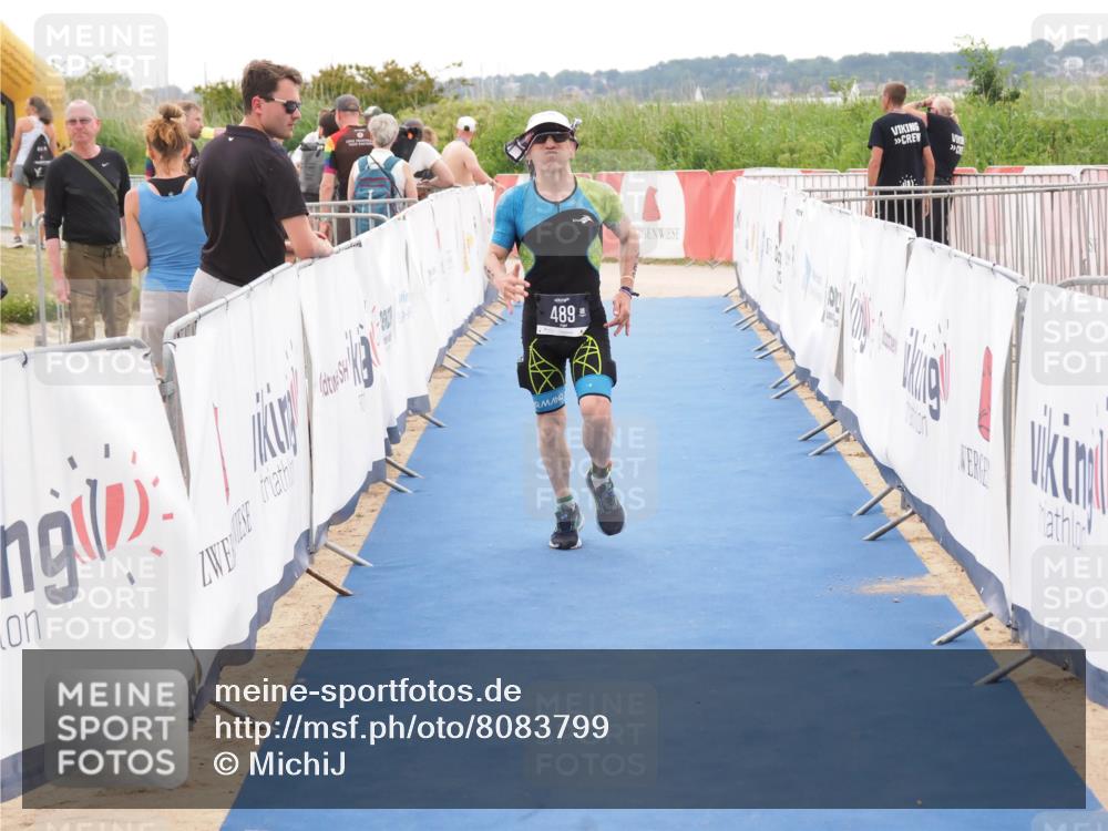 22.06.2025 - Viking Triathlon MichiJ http://msf.ph/oto/8083799 22.06.2025 16:17:42 Ziel 489 meine-sportfotos.de
