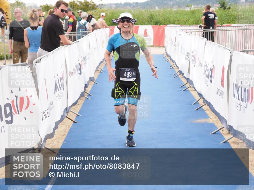 22.06.2025 - Viking Triathlon MichiJ http://msf.ph/oto/8083847 22.06.2025 16:17:43 Ziel 489 meine-sportfotos.de