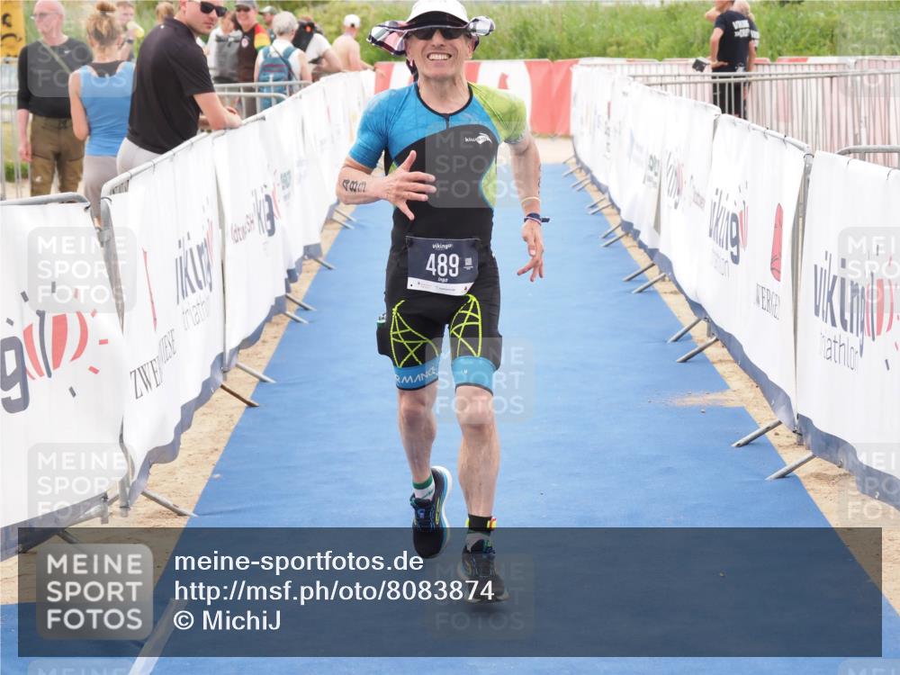 22.06.2025 - Viking Triathlon MichiJ http://msf.ph/oto/8083874 22.06.2025 16:17:43 Ziel 489 meine-sportfotos.de