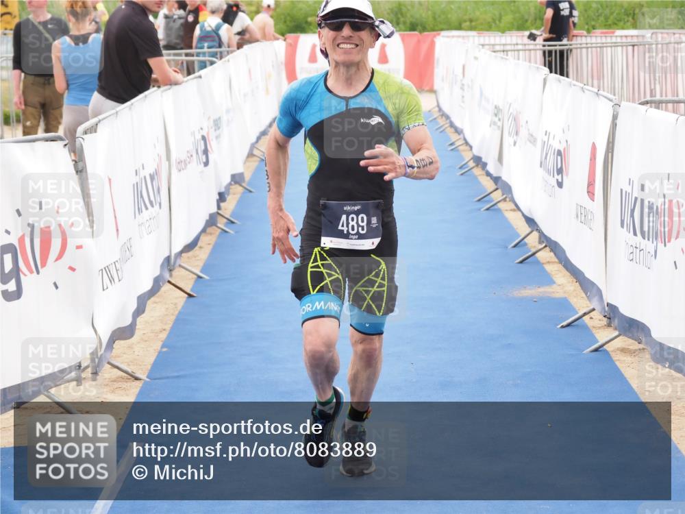 22.06.2025 - Viking Triathlon MichiJ http://msf.ph/oto/8083889 22.06.2025 16:17:43 Ziel 489 meine-sportfotos.de