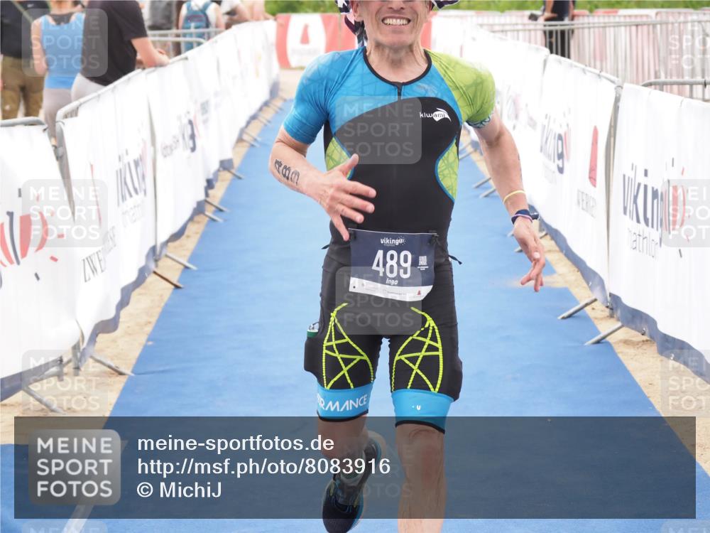 22.06.2025 - Viking Triathlon MichiJ http://msf.ph/oto/8083916 22.06.2025 16:17:44 Ziel 489 meine-sportfotos.de
