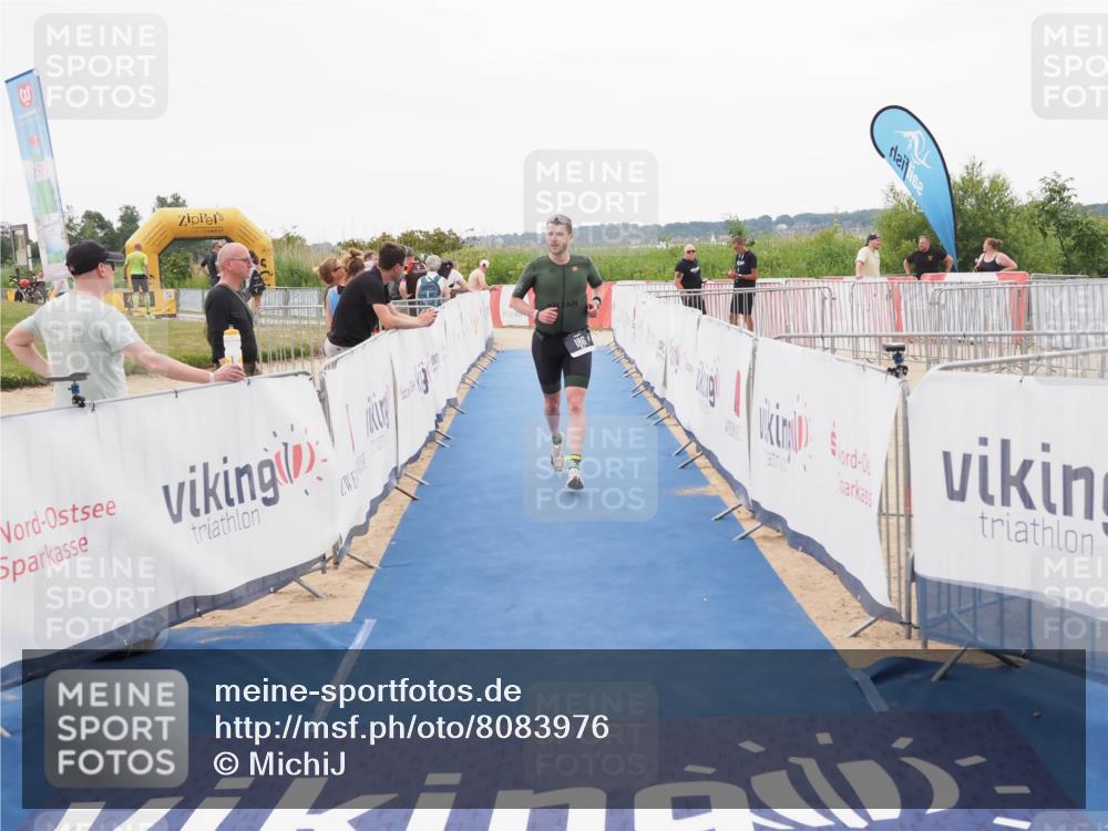 22.06.2025 - Viking Triathlon MichiJ http://msf.ph/oto/8083976 22.06.2025 16:18:33 Ziel 186 meine-sportfotos.de