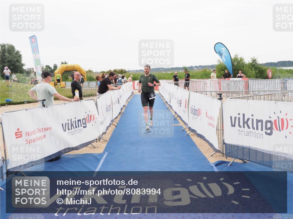 22.06.2025 - Viking Triathlon MichiJ http://msf.ph/oto/8083994 22.06.2025 16:18:33 Ziel 186 meine-sportfotos.de