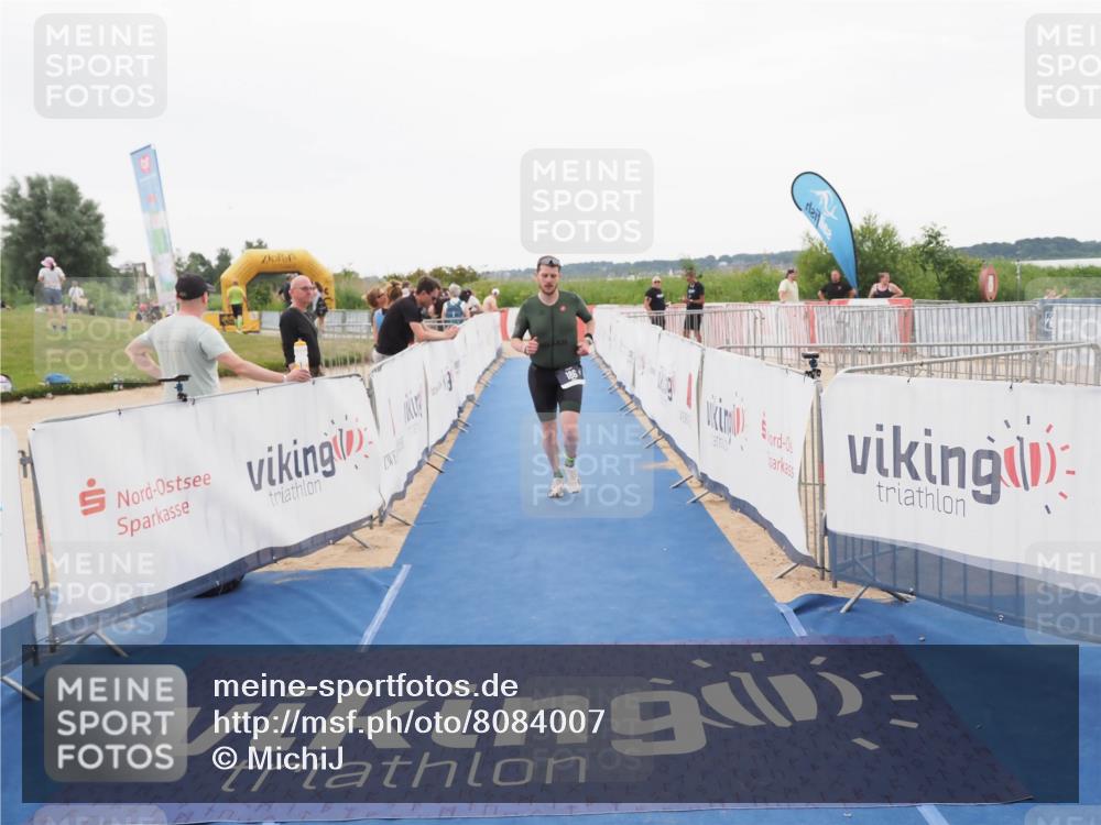 22.06.2025 - Viking Triathlon MichiJ http://msf.ph/oto/8084007 22.06.2025 16:18:33 Ziel 186 meine-sportfotos.de
