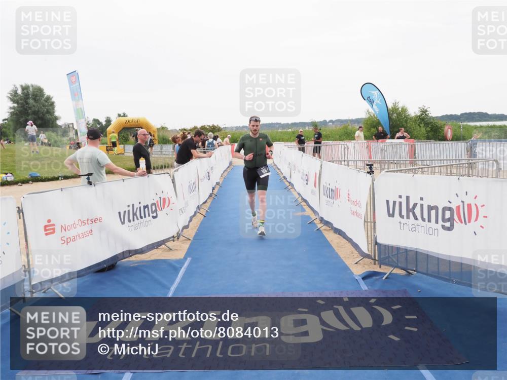 22.06.2025 - Viking Triathlon MichiJ http://msf.ph/oto/8084013 22.06.2025 16:18:34 Ziel 186 meine-sportfotos.de