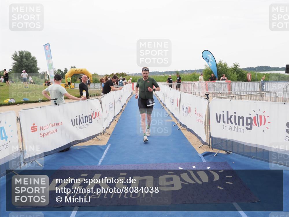 22.06.2025 - Viking Triathlon MichiJ http://msf.ph/oto/8084038 22.06.2025 16:18:34 Ziel 186 meine-sportfotos.de