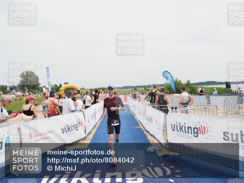 22.06.2025 - Viking Triathlon MichiJ http://msf.ph/oto/8084042 22.06.2025 14:41:59 Ziel 527 meine-sportfotos.de