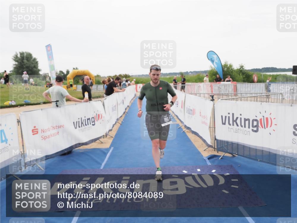 22.06.2025 - Viking Triathlon MichiJ http://msf.ph/oto/8084089 22.06.2025 16:18:35 Ziel 186 meine-sportfotos.de