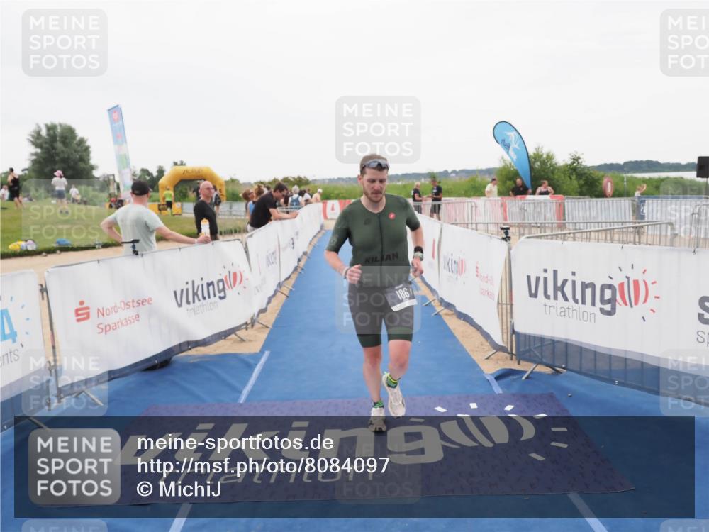 22.06.2025 - Viking Triathlon MichiJ http://msf.ph/oto/8084097 22.06.2025 16:18:35 Ziel 186 meine-sportfotos.de