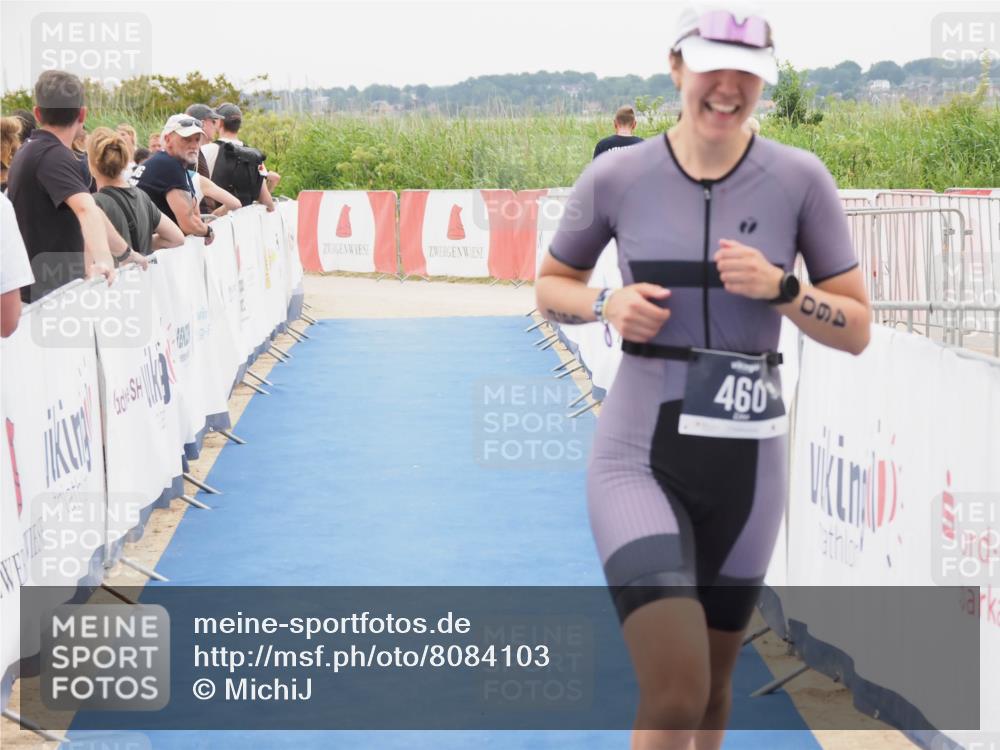 22.06.2025 - Viking Triathlon MichiJ http://msf.ph/oto/8084103 22.06.2025 16:11:03 Ziel 460 meine-sportfotos.de