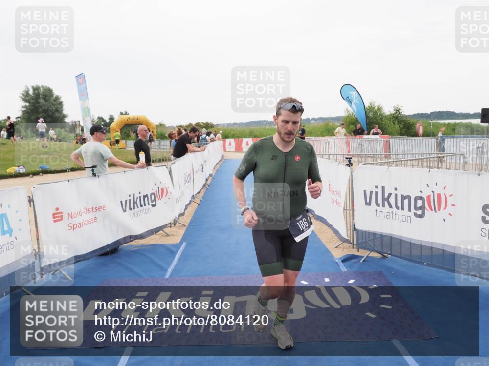 22.06.2025 - Viking Triathlon MichiJ http://msf.ph/oto/8084120 22.06.2025 16:18:35 Ziel 186 meine-sportfotos.de