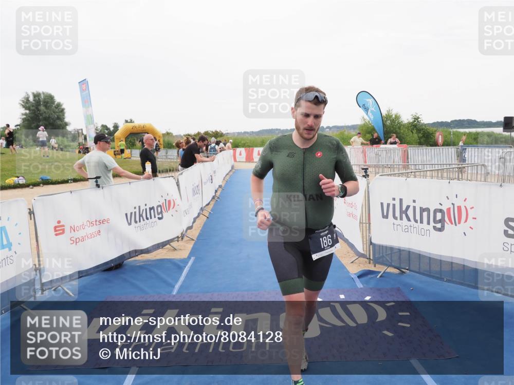 22.06.2025 - Viking Triathlon MichiJ http://msf.ph/oto/8084128 22.06.2025 16:18:35 Ziel 186 meine-sportfotos.de