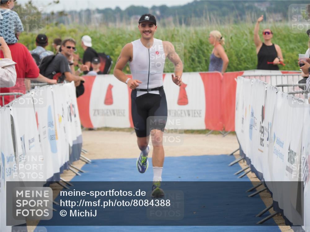 22.06.2025 - Viking Triathlon MichiJ http://msf.ph/oto/8084388 22.06.2025 14:51:10 Ziel 407 meine-sportfotos.de