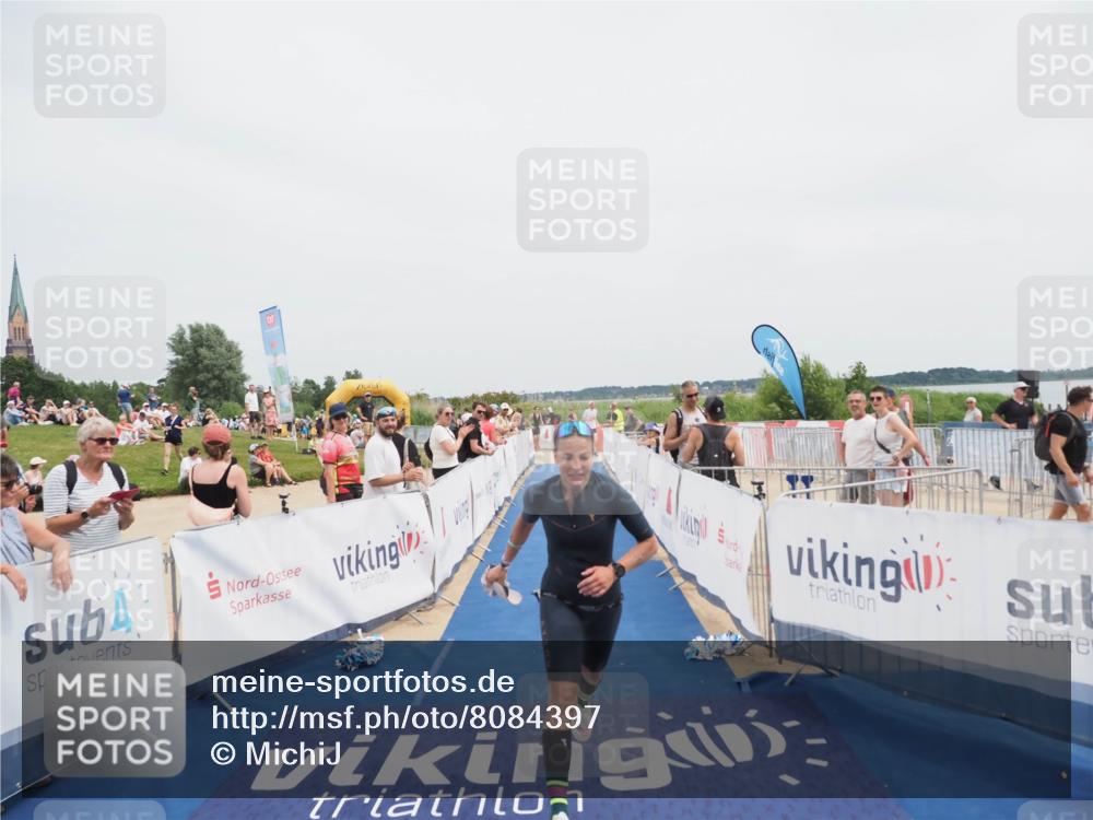 22.06.2025 - Viking Triathlon MichiJ http://msf.ph/oto/8084397 22.06.2025 14:42:18 Ziel 184 meine-sportfotos.de