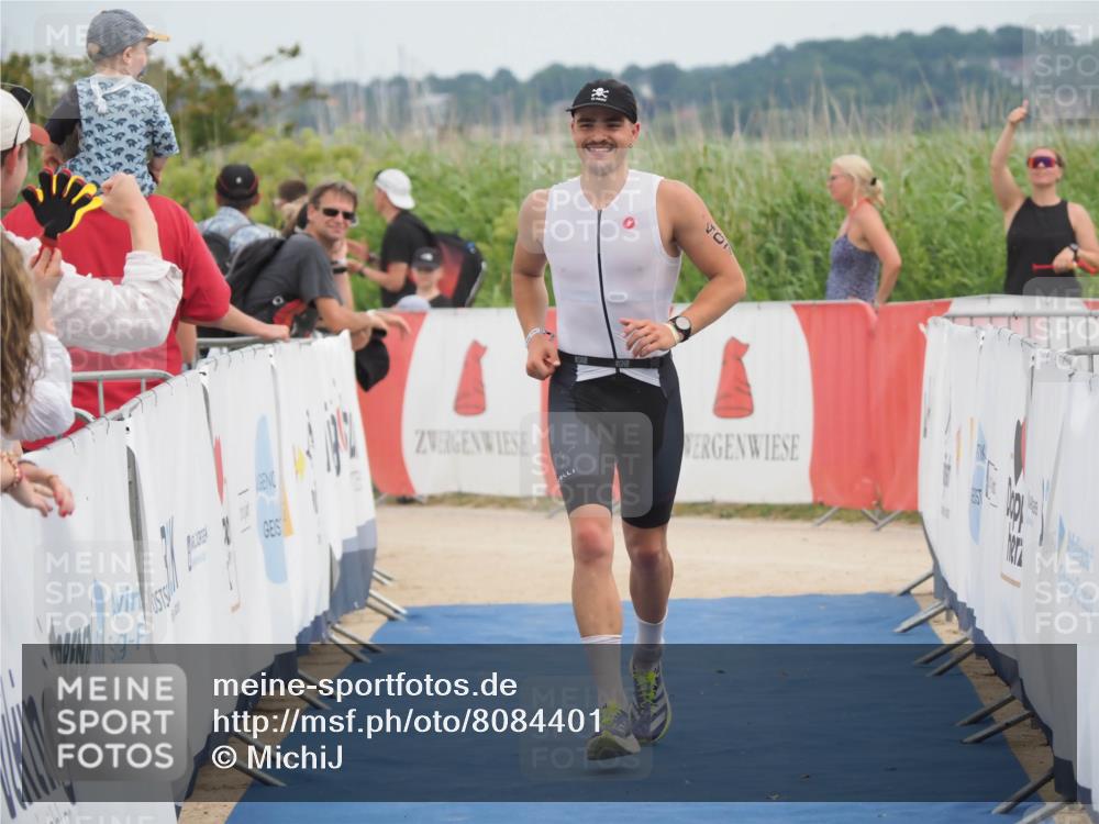 22.06.2025 - Viking Triathlon MichiJ http://msf.ph/oto/8084401 22.06.2025 14:51:10 Ziel 407 meine-sportfotos.de