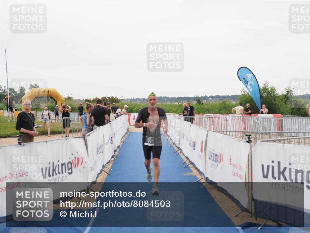 22.06.2025 - Viking Triathlon MichiJ http://msf.ph/oto/8084503 22.06.2025 16:19:47 Ziel 372 meine-sportfotos.de