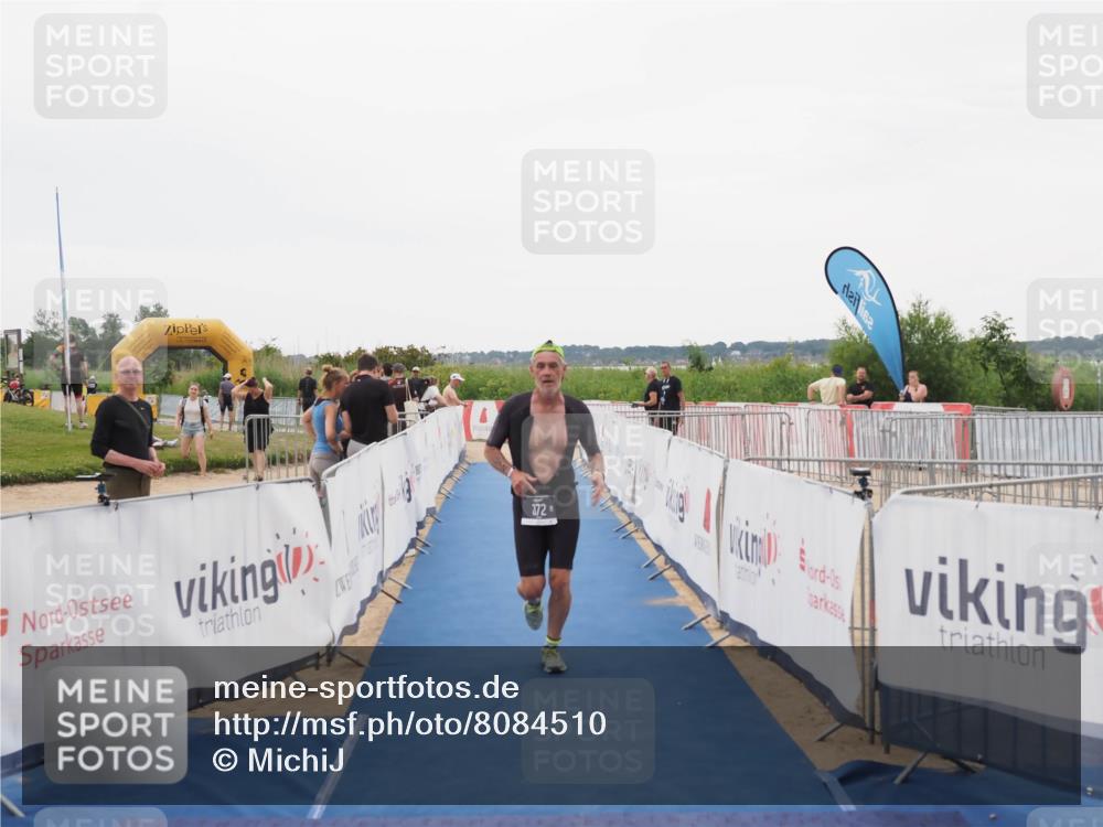 22.06.2025 - Viking Triathlon MichiJ http://msf.ph/oto/8084510 22.06.2025 16:19:47 Ziel 372 meine-sportfotos.de