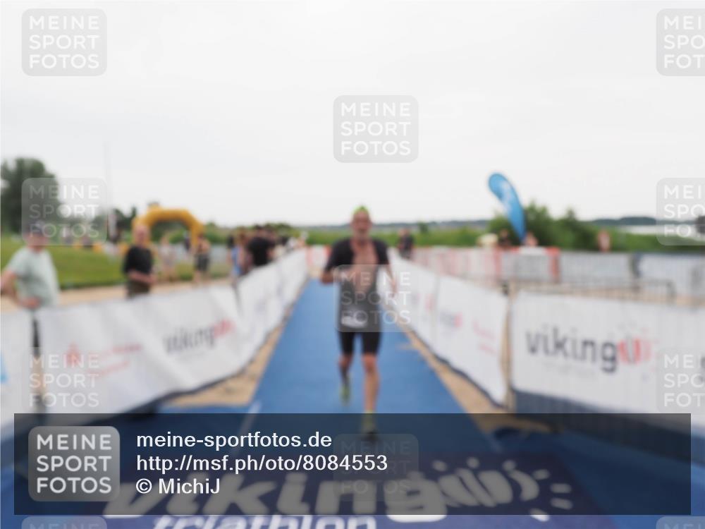 22.06.2025 - Viking Triathlon MichiJ http://msf.ph/oto/8084553 22.06.2025 16:19:47 Ziel 372 meine-sportfotos.de
