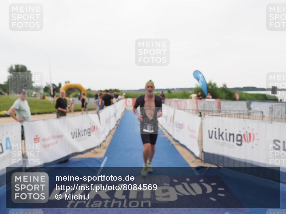 22.06.2025 - Viking Triathlon MichiJ http://msf.ph/oto/8084569 22.06.2025 16:19:48 Ziel 372 meine-sportfotos.de