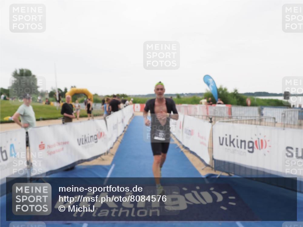22.06.2025 - Viking Triathlon MichiJ http://msf.ph/oto/8084576 22.06.2025 16:19:48 Ziel 372 meine-sportfotos.de