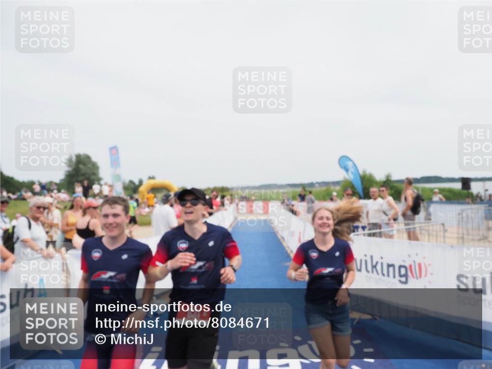 22.06.2025 - Viking Triathlon MichiJ http://msf.ph/oto/8084671 22.06.2025 14:43:05 Ziel 631 meine-sportfotos.de