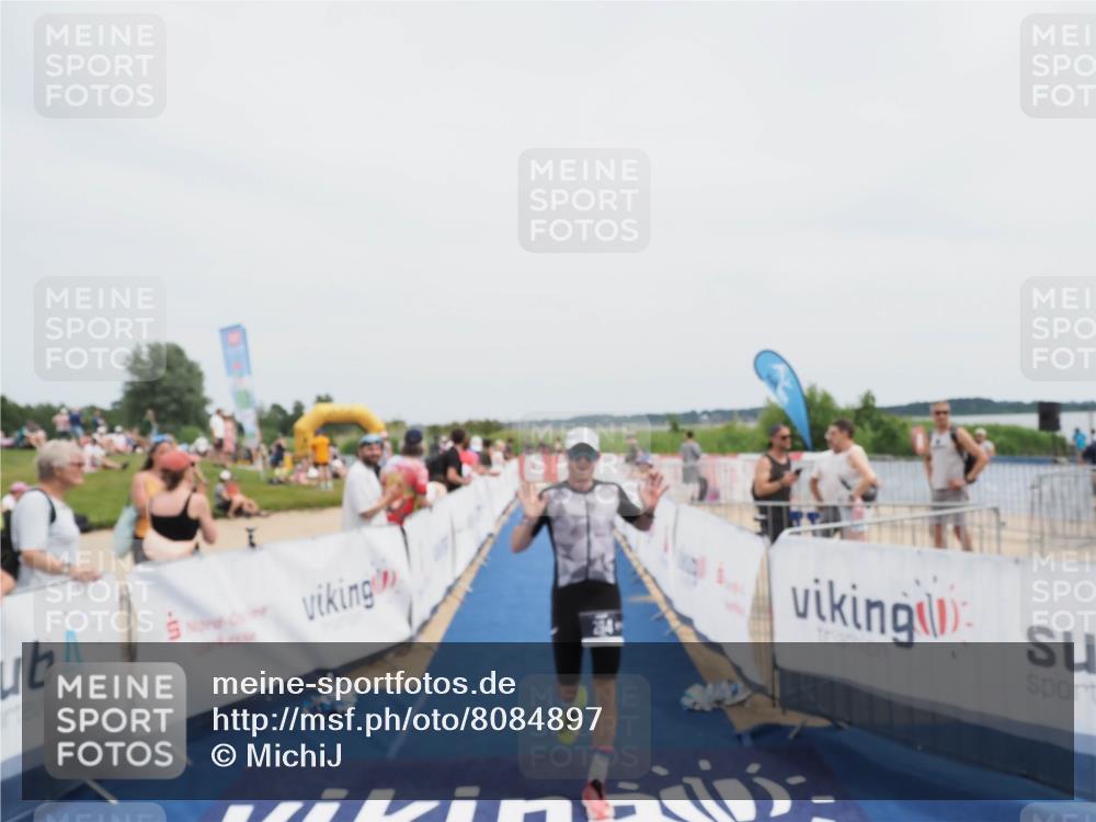 22.06.2025 - Viking Triathlon MichiJ http://msf.ph/oto/8084897 22.06.2025 14:43:21 Ziel 284 meine-sportfotos.de