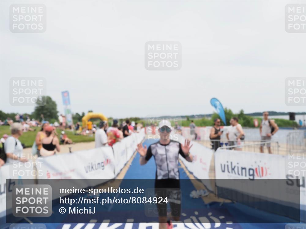 22.06.2025 - Viking Triathlon MichiJ http://msf.ph/oto/8084924 22.06.2025 14:43:21 Ziel 284 meine-sportfotos.de