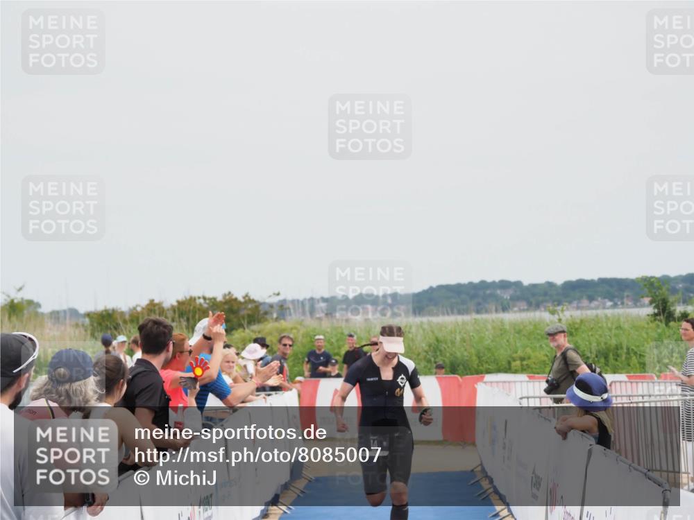 22.06.2025 - Viking Triathlon MichiJ http://msf.ph/oto/8085007 22.06.2025 14:43:34 Ziel 14 meine-sportfotos.de