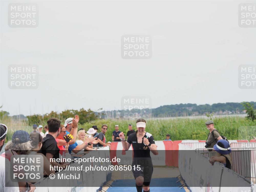22.06.2025 - Viking Triathlon MichiJ http://msf.ph/oto/8085015 22.06.2025 14:43:34 Ziel 14 meine-sportfotos.de