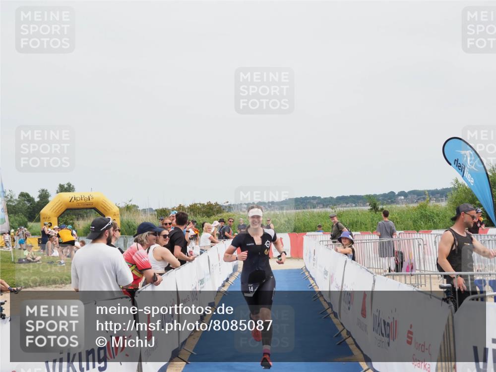 22.06.2025 - Viking Triathlon MichiJ http://msf.ph/oto/8085087 22.06.2025 14:43:35 Ziel 14 meine-sportfotos.de