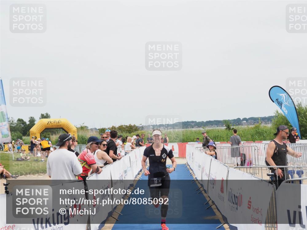 22.06.2025 - Viking Triathlon MichiJ http://msf.ph/oto/8085092 22.06.2025 14:43:35 Ziel 14 meine-sportfotos.de