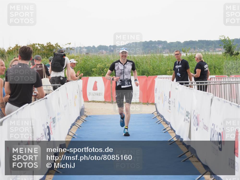 22.06.2025 - Viking Triathlon MichiJ http://msf.ph/oto/8085160 22.06.2025 16:20:29 Ziel 74, 131 meine-sportfotos.de
