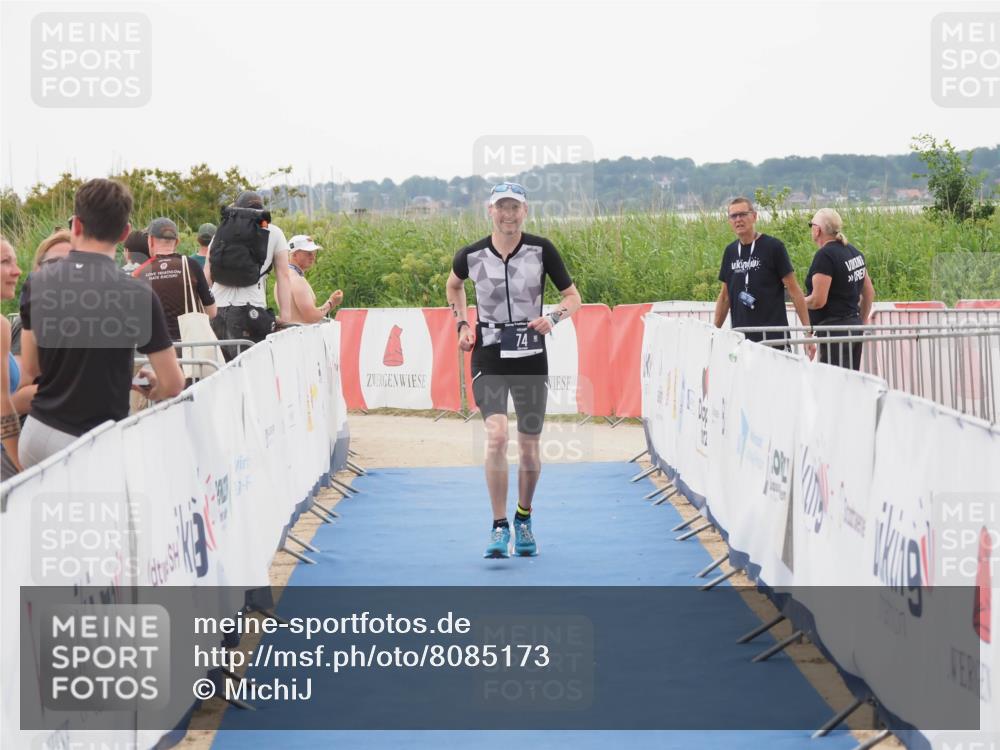 22.06.2025 - Viking Triathlon MichiJ http://msf.ph/oto/8085173 22.06.2025 16:20:29 Ziel 74, 131 meine-sportfotos.de