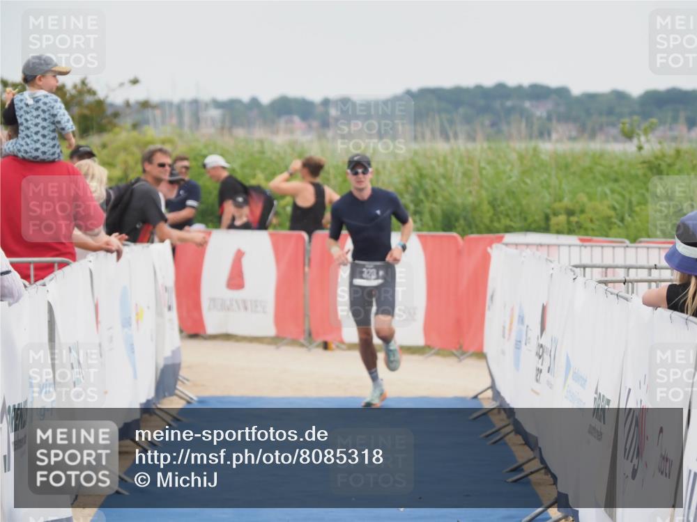 22.06.2025 - Viking Triathlon MichiJ http://msf.ph/oto/8085318 22.06.2025 14:45:34 Ziel 323 meine-sportfotos.de