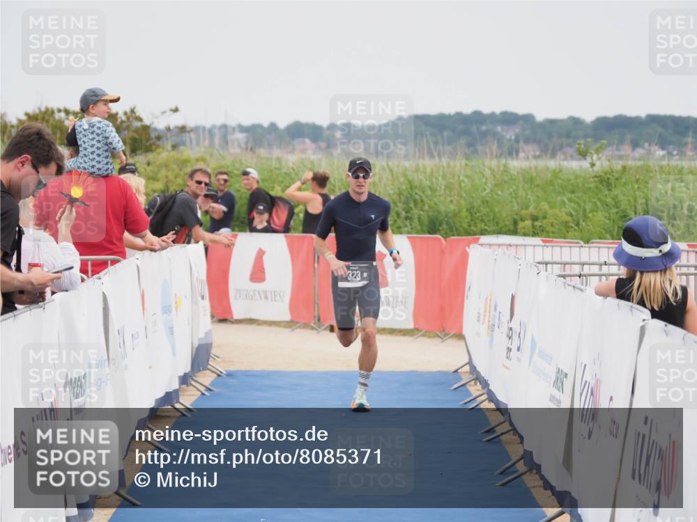 22.06.2025 - Viking Triathlon MichiJ http://msf.ph/oto/8085371 22.06.2025 14:45:35 Ziel 323 meine-sportfotos.de