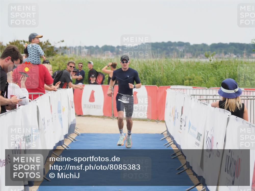 22.06.2025 - Viking Triathlon MichiJ http://msf.ph/oto/8085383 22.06.2025 14:45:35 Ziel 323 meine-sportfotos.de