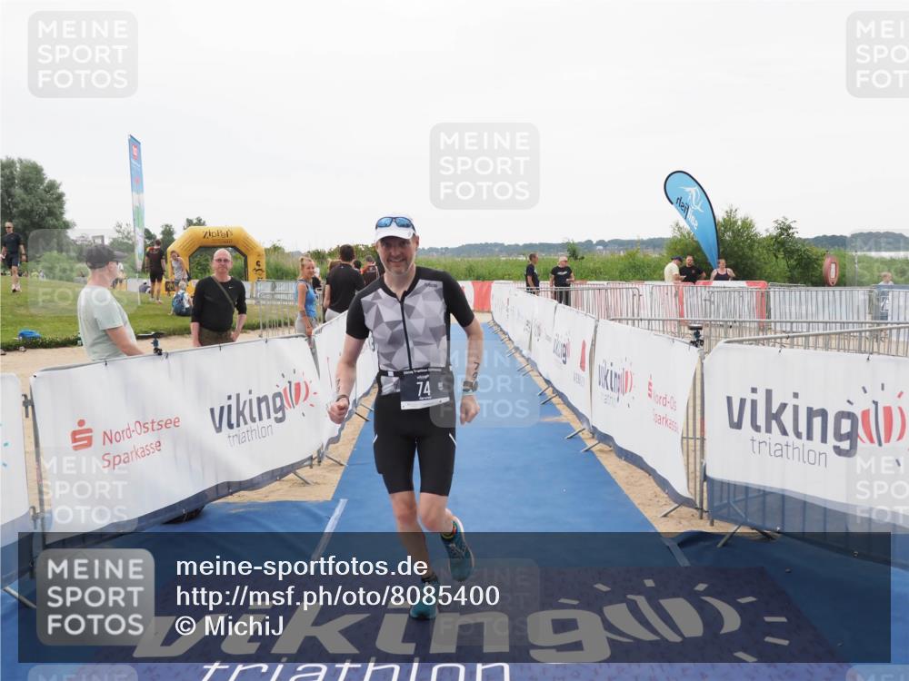 22.06.2025 - Viking Triathlon MichiJ http://msf.ph/oto/8085400 22.06.2025 16:20:33 Ziel 74 meine-sportfotos.de