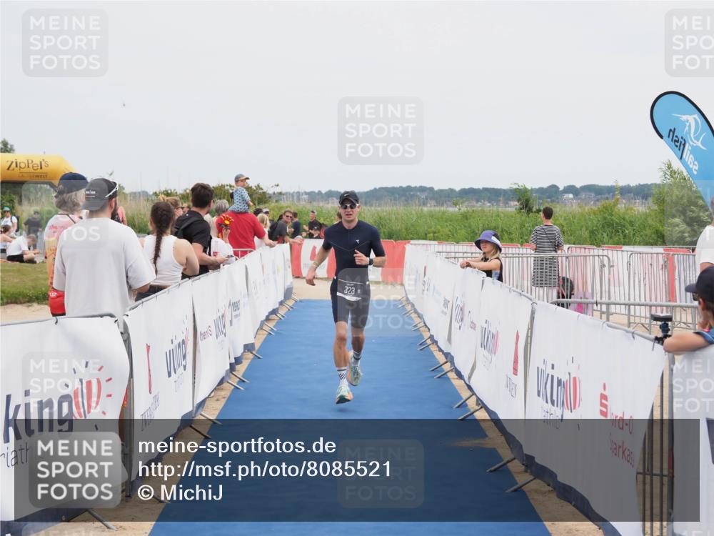 22.06.2025 - Viking Triathlon MichiJ http://msf.ph/oto/8085521 22.06.2025 14:45:37 Ziel 323 meine-sportfotos.de