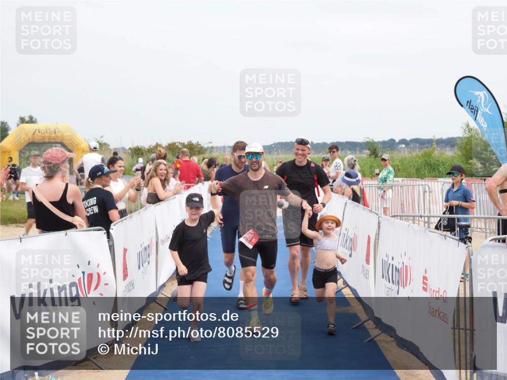 22.06.2025 - Viking Triathlon MichiJ http://msf.ph/oto/8085529 22.06.2025 14:52:14 Ziel 420, 645 meine-sportfotos.de